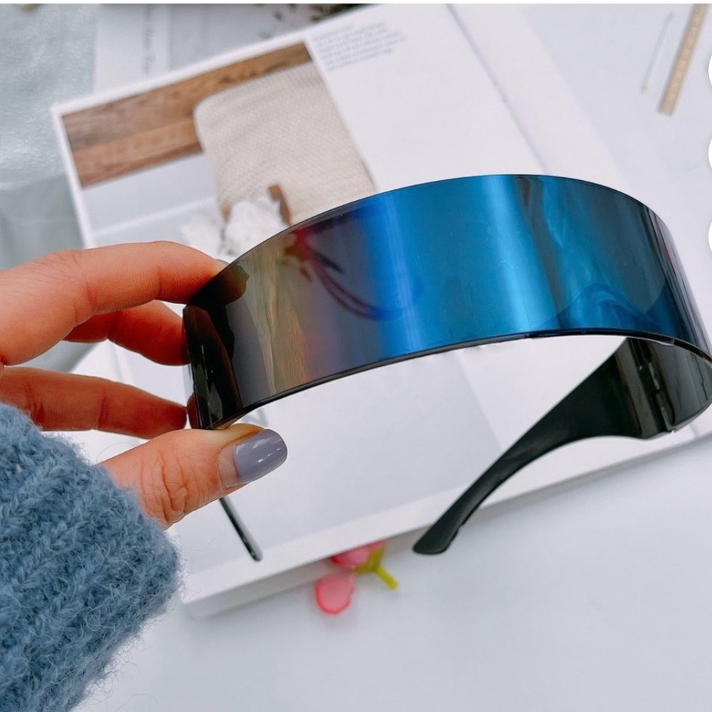 Futuristic Silver Visor Sunglasses - Picture 5 of 5